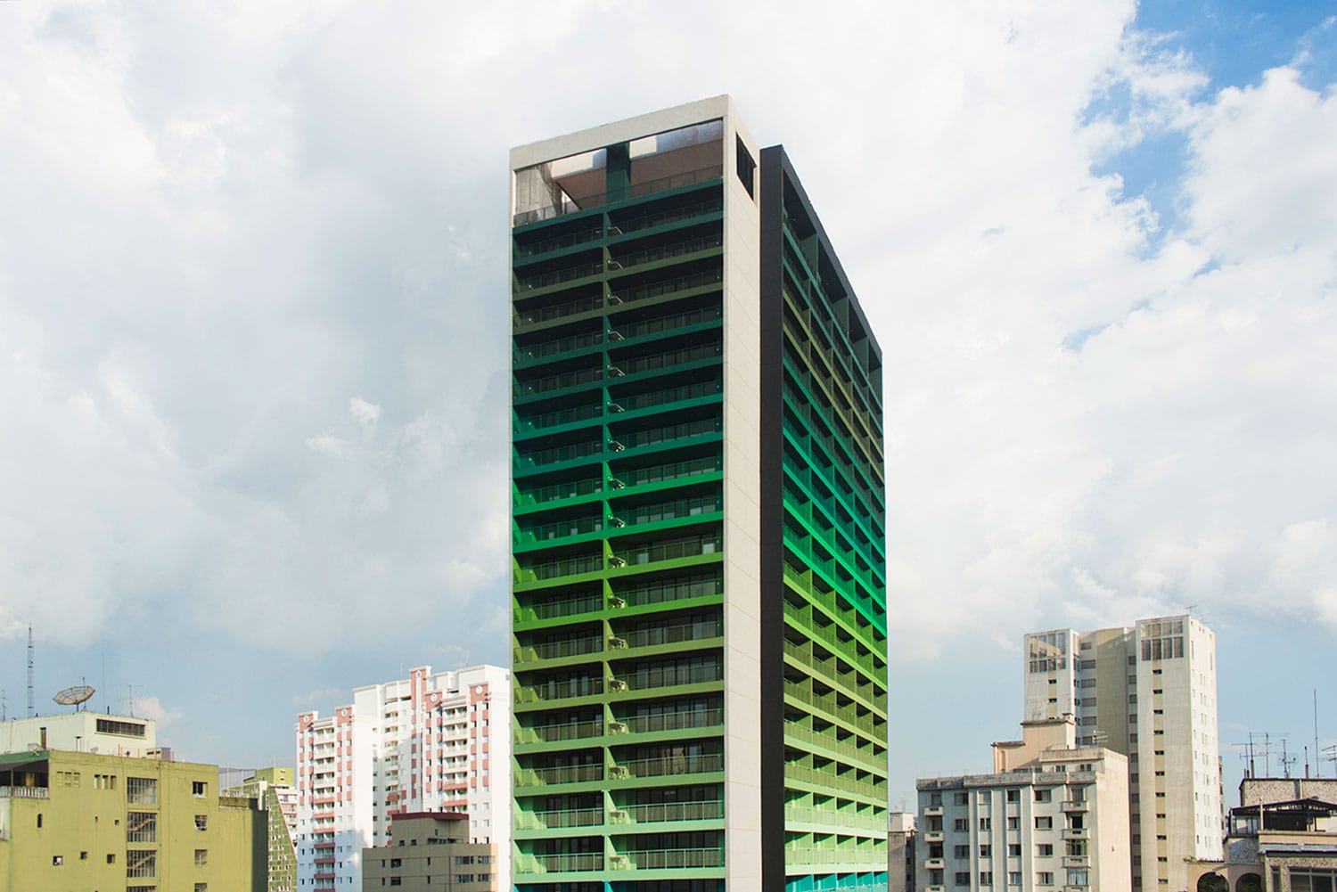Edifício Brasil, projeto de arquitetura do escritório Rosenbaum em coautoria com Guto Requena
